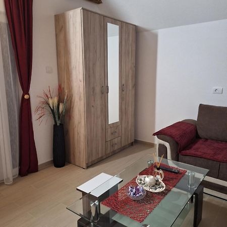 Apartmani Lena 普卢日内 外观 照片