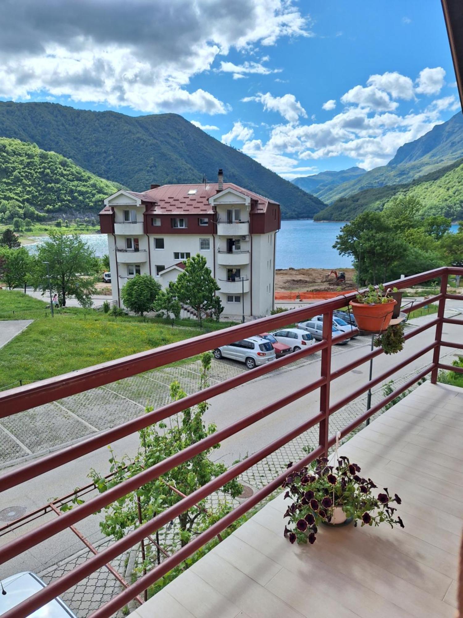 Apartmani Lena 普卢日内 外观 照片