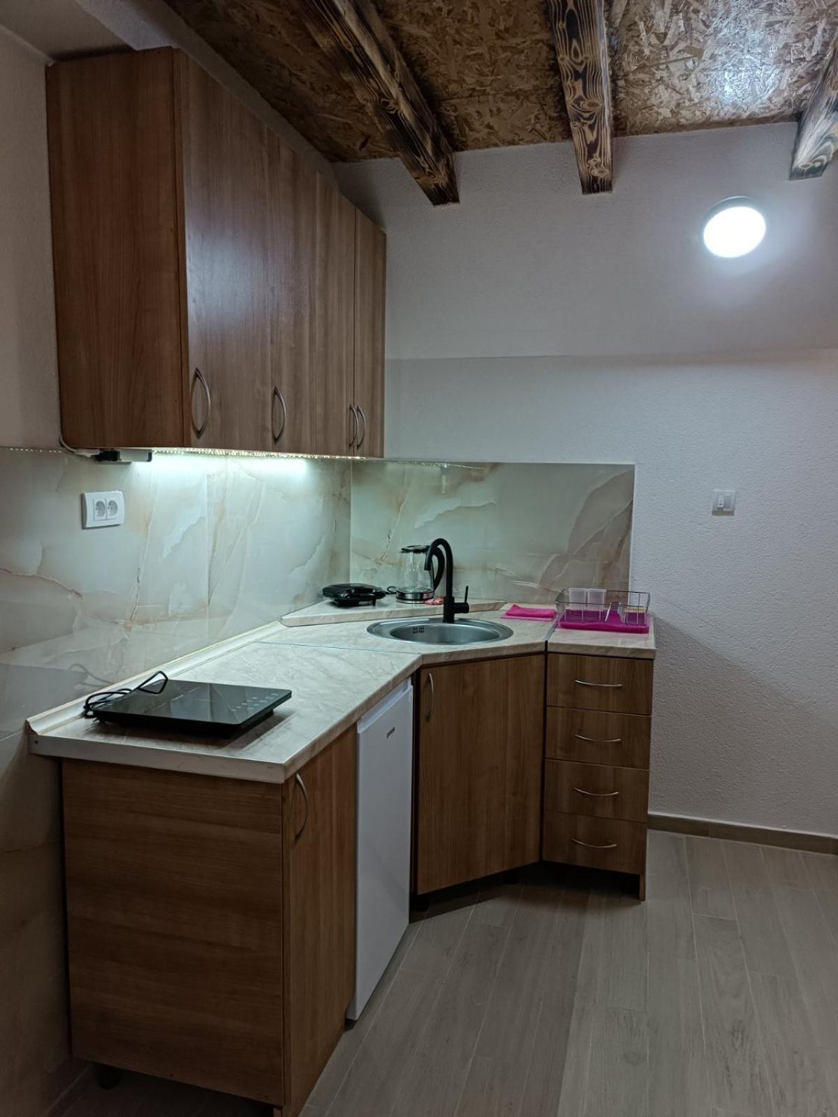 Apartmani Lena 普卢日内 外观 照片