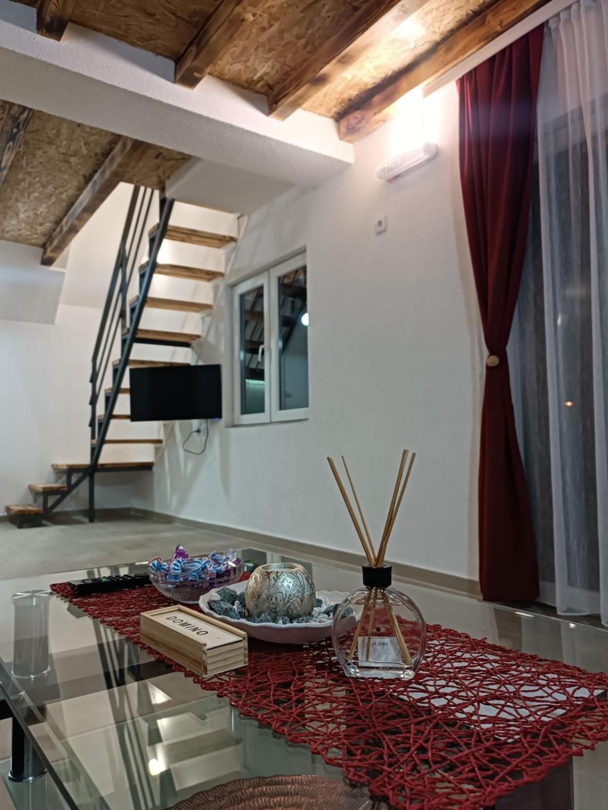 Apartmani Lena 普卢日内 外观 照片