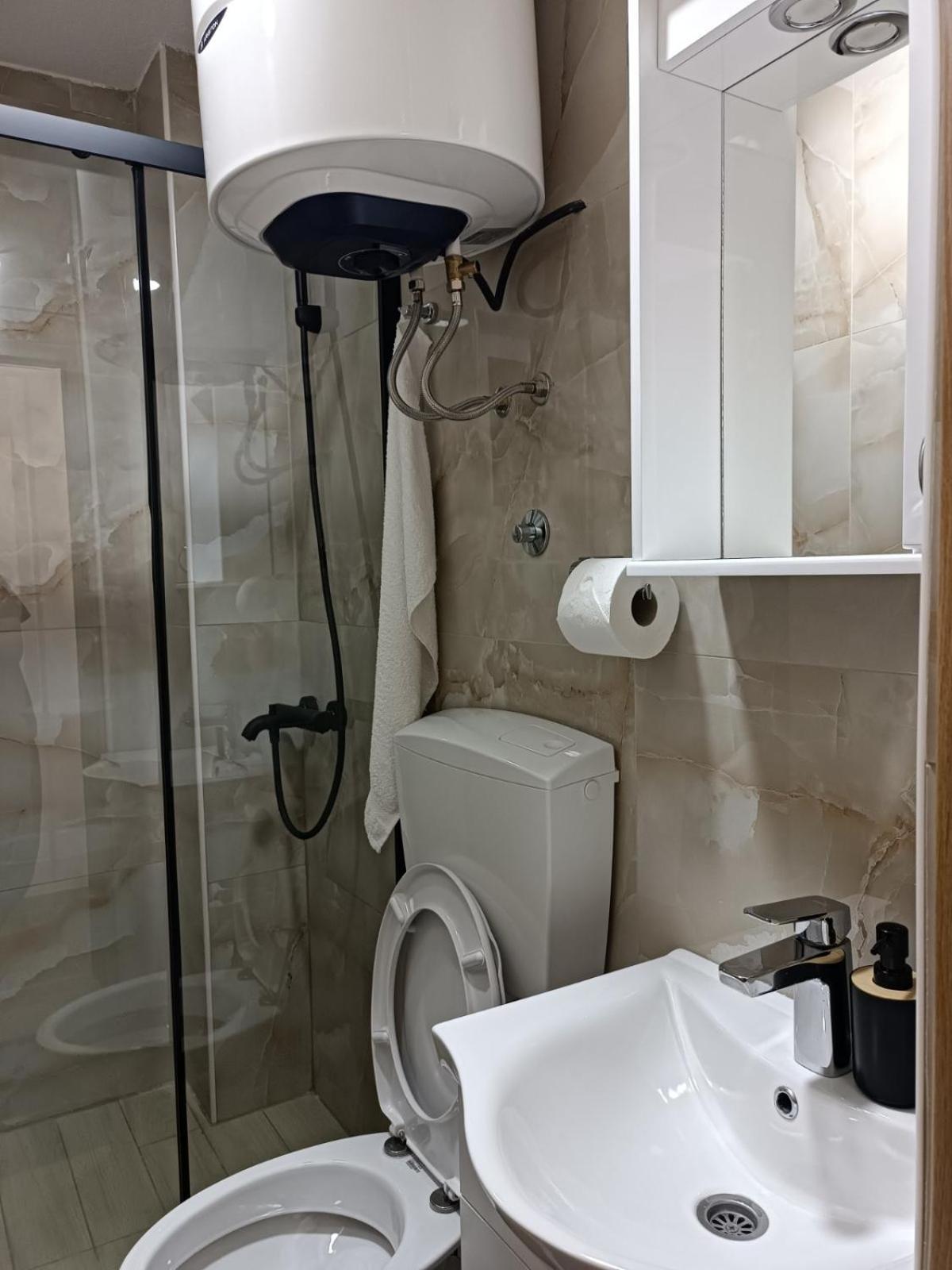 Apartmani Lena 普卢日内 外观 照片