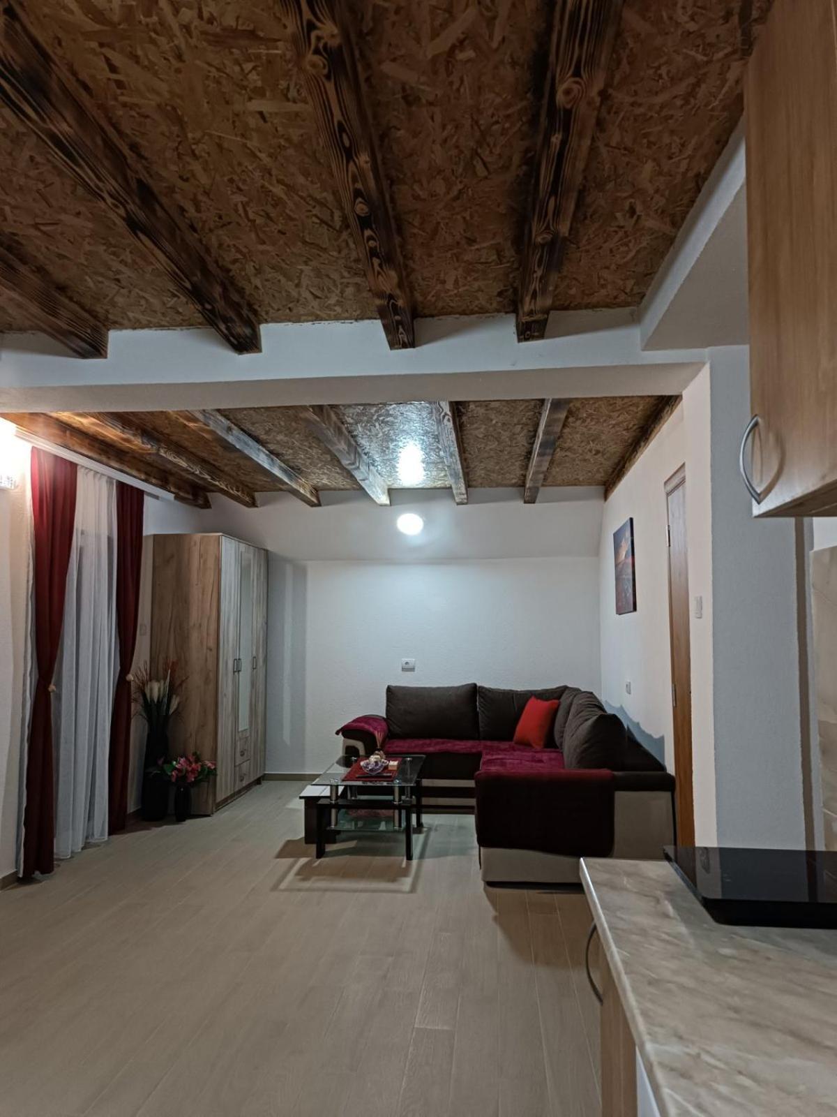 Apartmani Lena 普卢日内 外观 照片