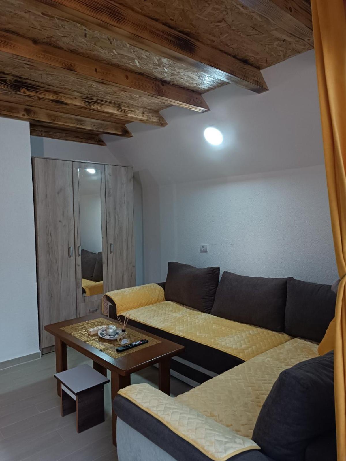 Apartmani Lena 普卢日内 外观 照片