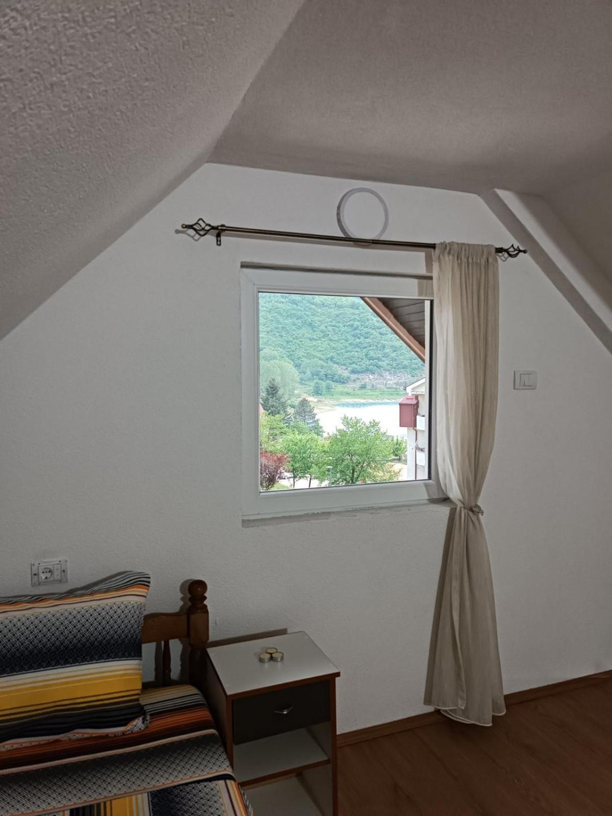 Apartmani Lena 普卢日内 外观 照片