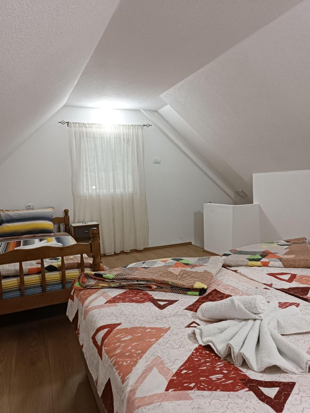 Apartmani Lena 普卢日内 外观 照片