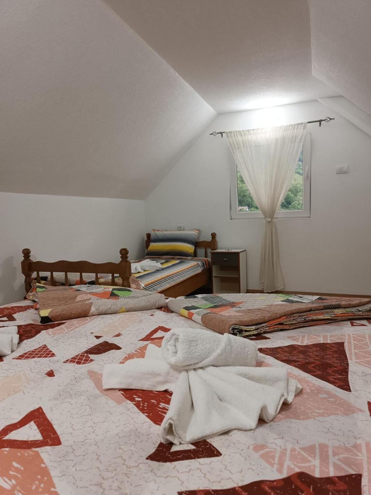 Apartmani Lena 普卢日内 外观 照片