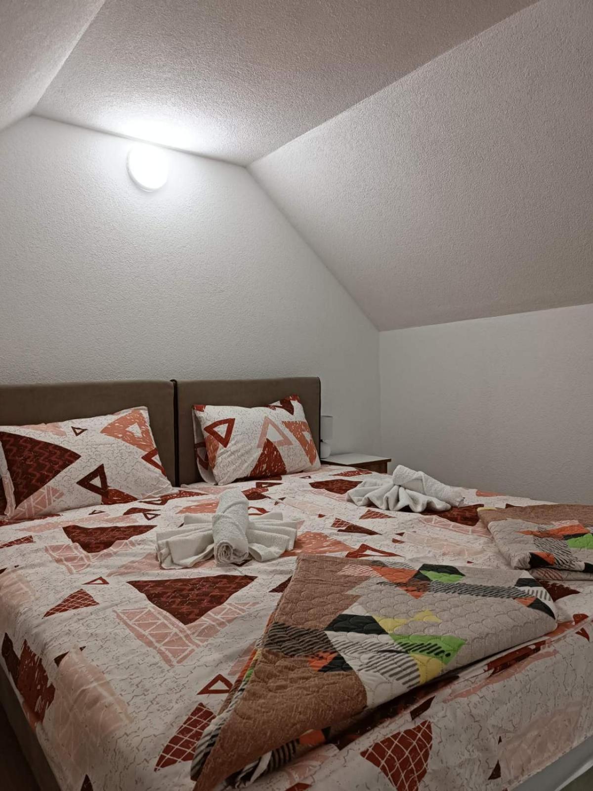 Apartmani Lena 普卢日内 客房 照片